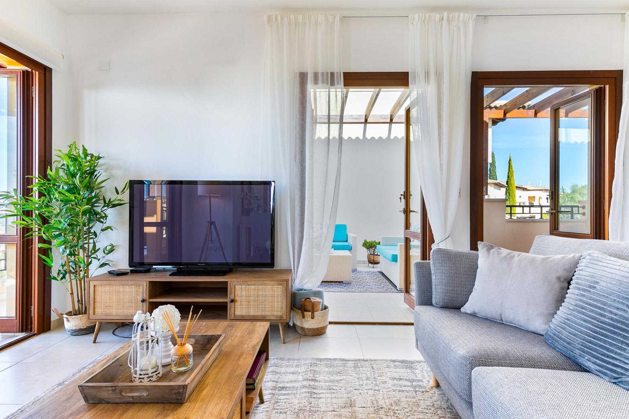 1 Bedroom Apartment Pyrgos With Beautiful Sea And Sunset Views, Aphrodite Hills Resort Kouklia Eksteriør billede